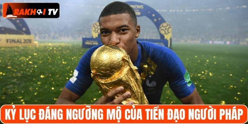 Kỷ lục đáng kinh ngạc của tiền đạo người Pháp